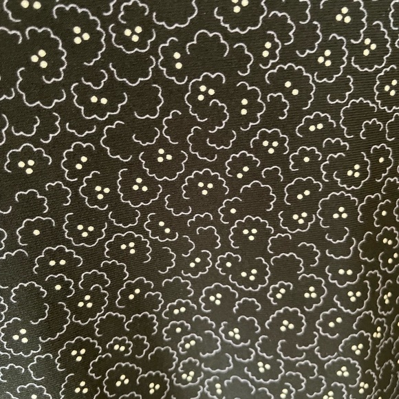 Elegant Black Patterned Women's Top - Picture 3 of 7